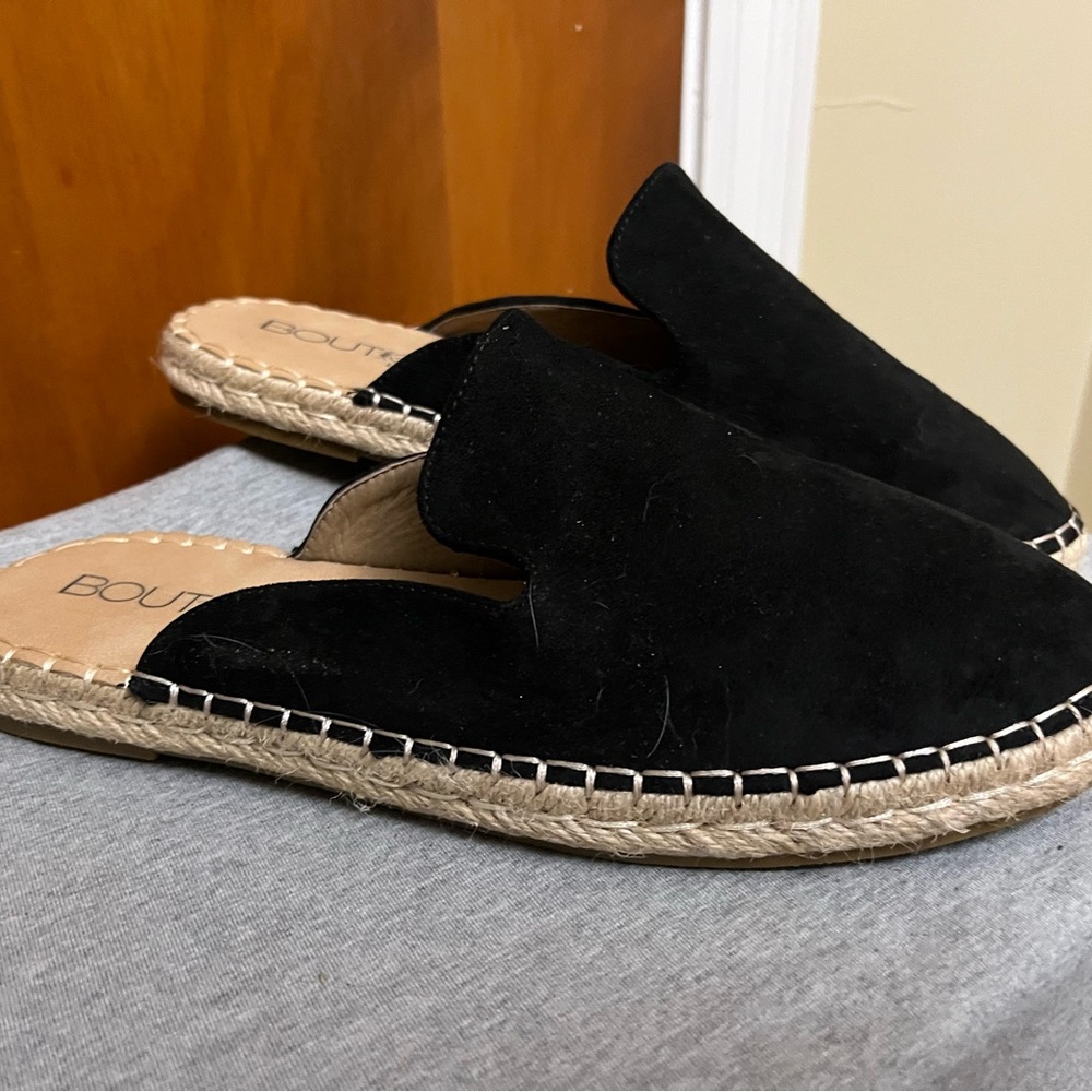 Boutique Black Suede Slip-On Women’s lightweight Espadrilles 7.5